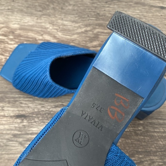 Vivaia 37.5 Square-Toe Block Heel Sandals in Vintage Blue - Picture 11 of 12